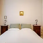 S.pietro Elvira's Retro Apartment *