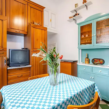 Διαμέρισμα S.pietro Elvira's Retro